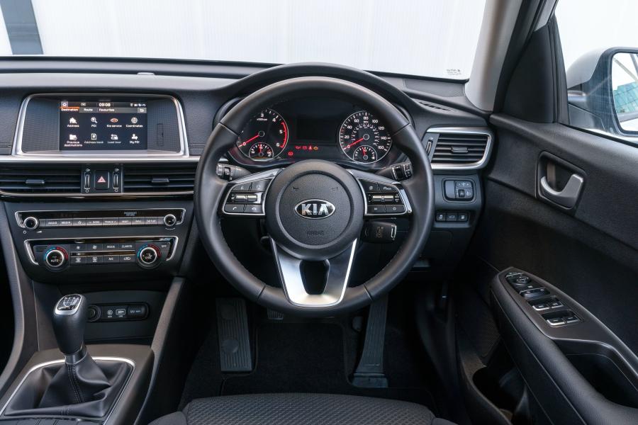 Панель приборов Kia Optima (JF) 2018 года  (UK) (фото 16 из 27)